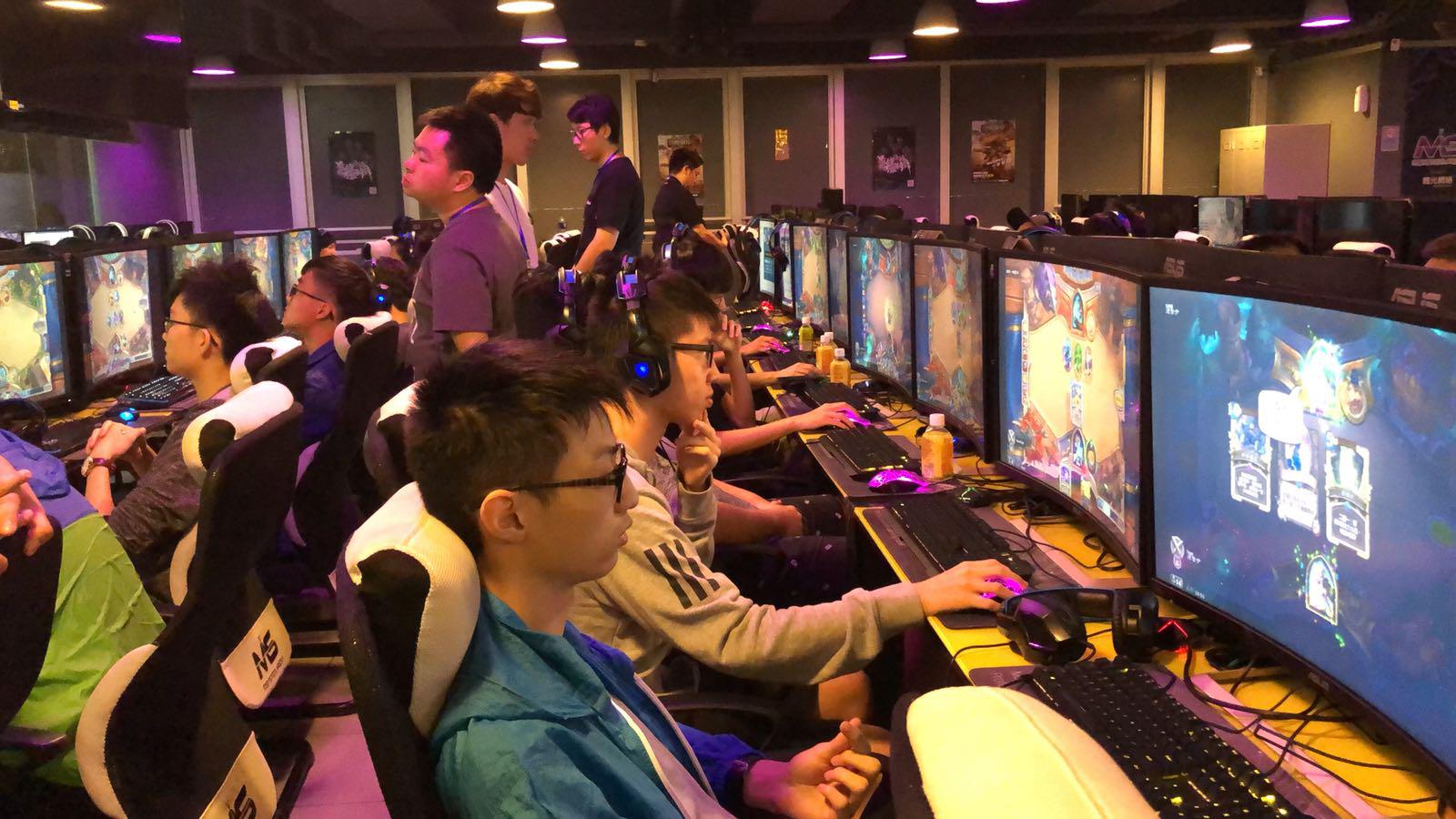 在竞技场外 在竞技场外